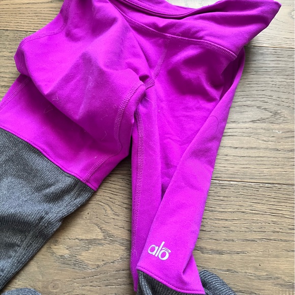 Alo Yoga legging. Size M - Picture 2 of 2